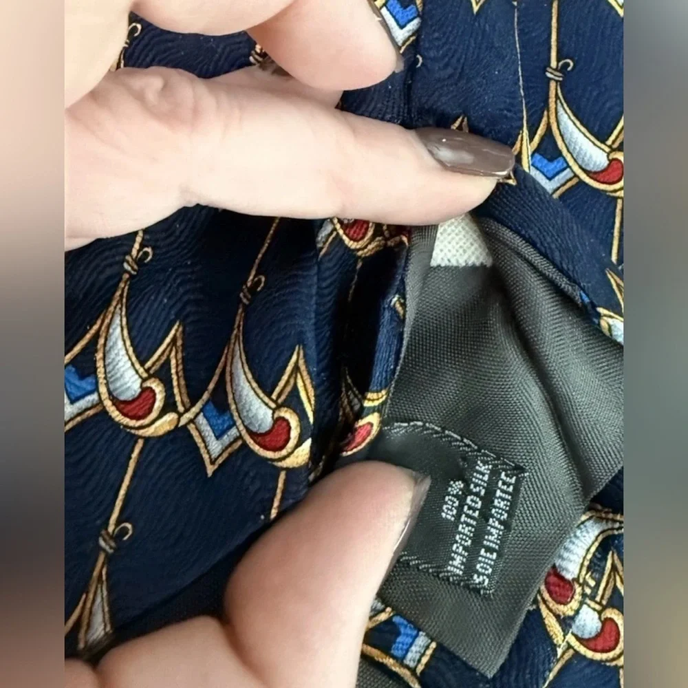 Christian Dior Cravate Silk Necktie Navy Blue Geometric Scallop Made Canada